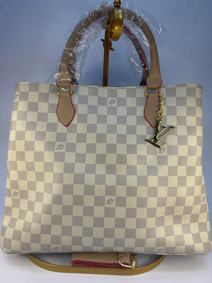 Bolsa grande com chaveiro