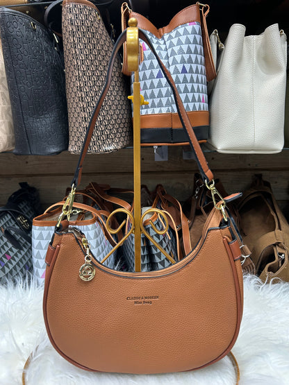 Bolsa baguete com alça de couro