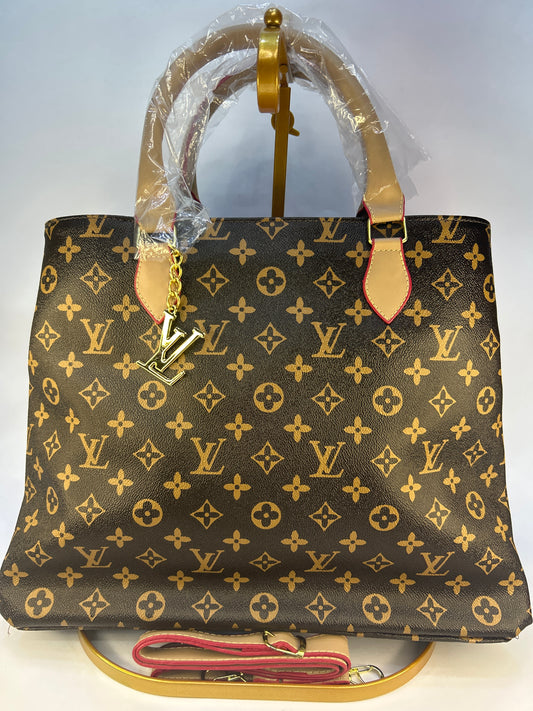 Bolsa grande com chaveiro